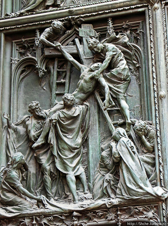 Двери Миланского собора, способные вызвать культурный шок Милан, Италия