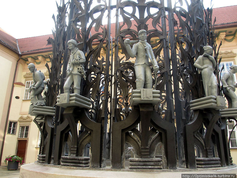 фонтан с аллегориями двенадцати месяцев Брно, Чехия