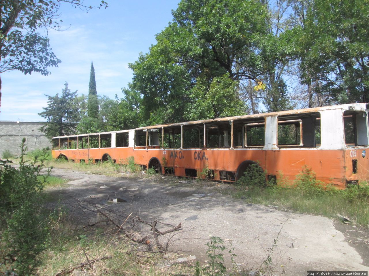 Прогулка в заброшенное троллейбусное депо Кутаиси, Грузия