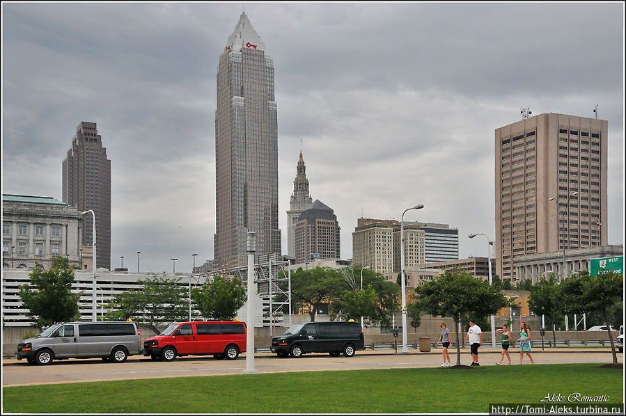 А мы движемся вперед, и нас ждет небольшая прогулка по центру Кливленда... Продолжение следует...
* А мы движемся вперед, и нас ждет небольшая прогулка по центру Кливленда... Продолжение следует...
*
