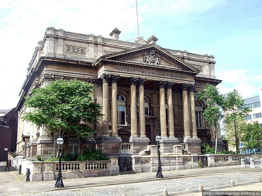 Дом суда графства Ланкастер, построенный в 1882-1884 годах, ныне отдан под экспозиции национального музея, и составляет единый архитектурный комплекс с художественной галереей. Ливерпуль, Великобритания