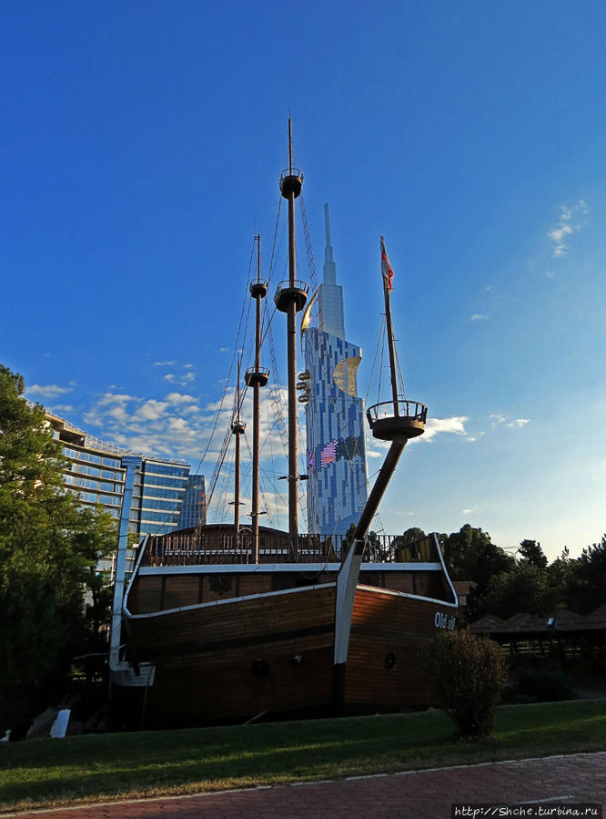 Новое кафе Старый корабль (Old Ship) Батуми, Грузия