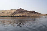 Пустынный берег Нила в Асуане