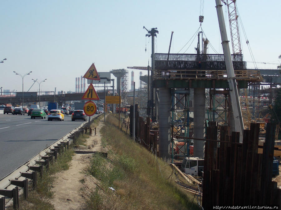 Москва строит дороги. Москва строит дороги.