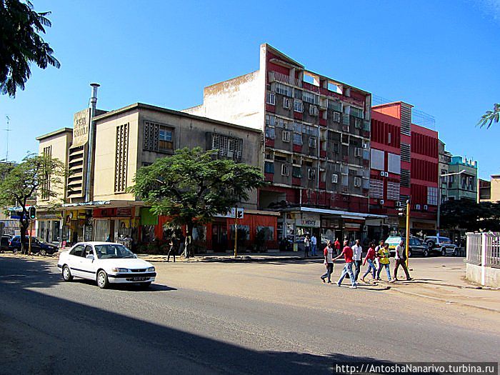 Перекресток Ленинского и Маодзедуновского Проспектов. Мапуту, Мозамбик Перекресток Ленинского и Маодзедуновского Проспектов. Мапуту, Мозамбик