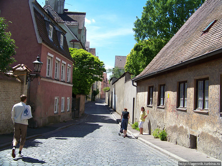 Старые улицы за пределами туристических маршрутов почти безлюдны Аугсбург, Германия