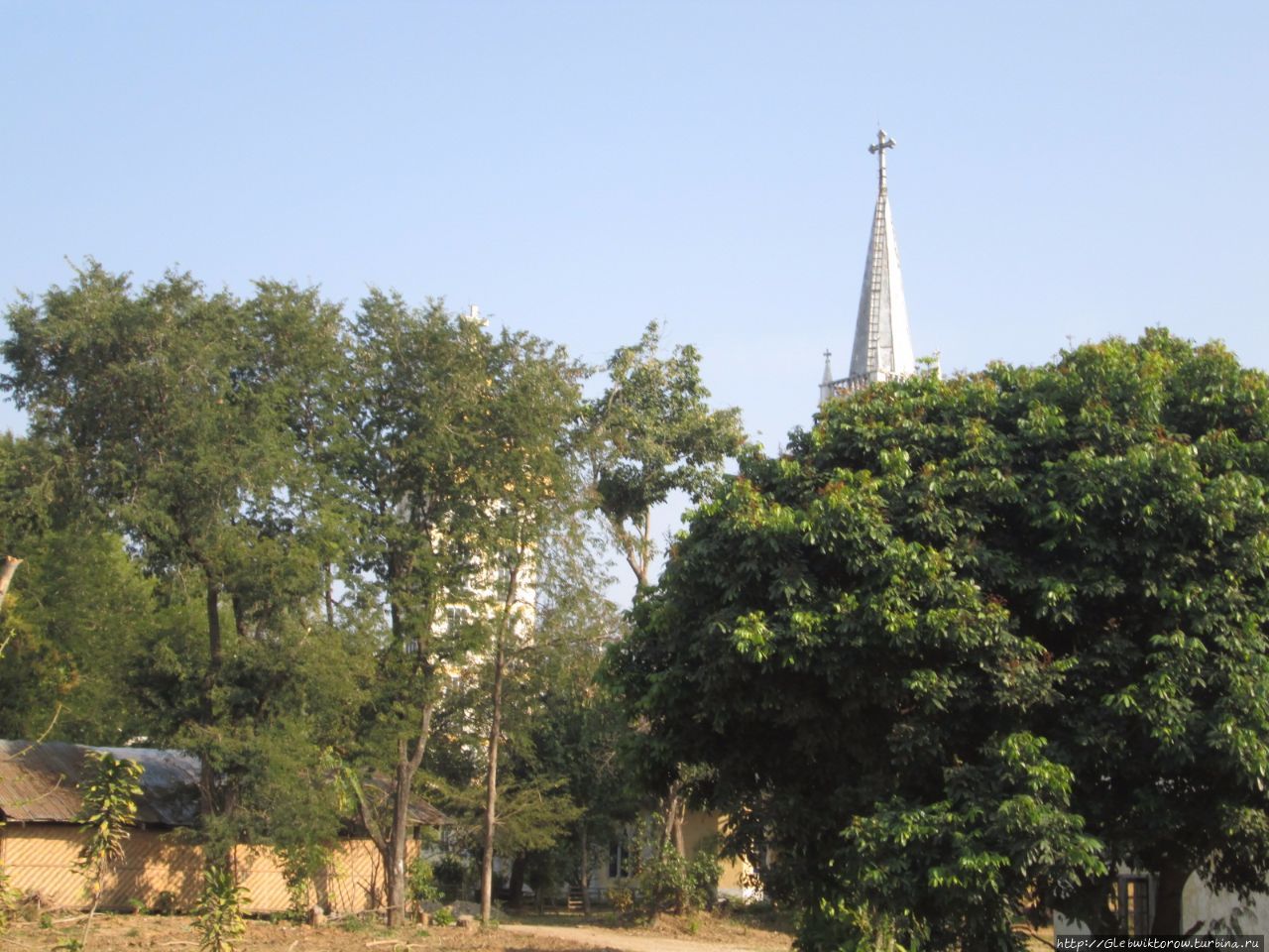 Прогулка по соборному кварталу Лойко, Мьянма
