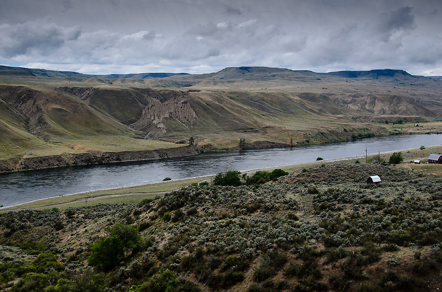 Река Колумбия после дамбы. Город вокруг называется просто и безыскусно — Гранд Куле Дамба. Состоит он, понятное дело, из людей, её обслуживающих. Река Колумбия после дамбы. Город вокруг называется просто и безыскусно — Гранд Куле Дамба. Состоит он, понятное дело, из людей, её обслуживающих.