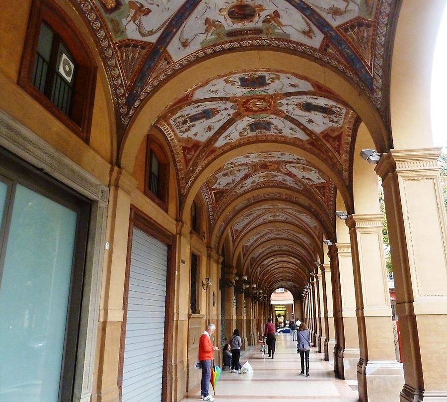 В арочном переходе В арочном переходе