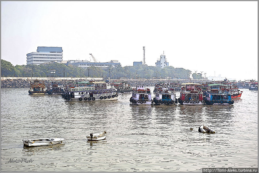 Пока, набережная. Утром мы еще пойдем искать другую набережную — Марин-драйв...
* Пока, набережная. Утром мы еще пойдем искать другую набережную — Марин-драйв...
*
