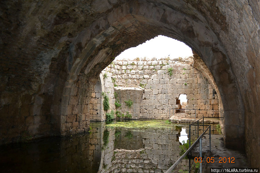 Крепость была разрушена землетрясением в XVIII веке.