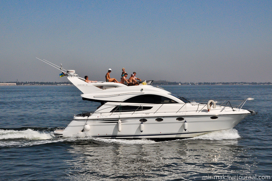 Вот это отдых! Как пелось в песне из фильма «Трое в лодке, не считая собаки»:
Два-раз, два-раз,
Ну-ка навалились, поднажали,
Весла(ведра) в руки взяли,
Навалились, поднажали, дружно,
Два-раз, два-раз,
Это ли не самый лучший отдых?
Лодка, свежий воздух,
Только солнце, только небо и река.
В наше время конечно все намного проще и комфортнее, но морская романтика осталась неизменной. Вот это отдых! Как пелось в песне из фильма «Трое в лодке, не считая собаки»:
Два-раз, два-раз,
Ну-ка навалились, поднажали,
Весла(ведра) в руки взяли,
Навалились, поднажали, дружно,
Два-раз, два-раз,
Это ли не самый лучший отдых?
Лодка, свежий воздух,
Только солнце, только небо и река.
В наше время конечно все намного проще и комфортнее, но морская романтика осталась неизменной.