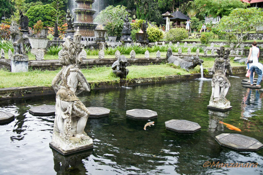 Индонезия. Бали: водный дворец Тиртаганга Тиртаганга, Индонезия