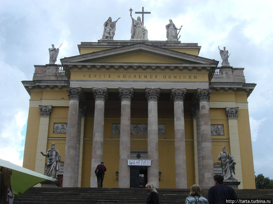 Кафедральный собор (базилика) — 2-й по величине в Венгрии. Эгер, Венгрия