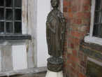 Святая Этельреда, скульптура во дворе Гилдхолла