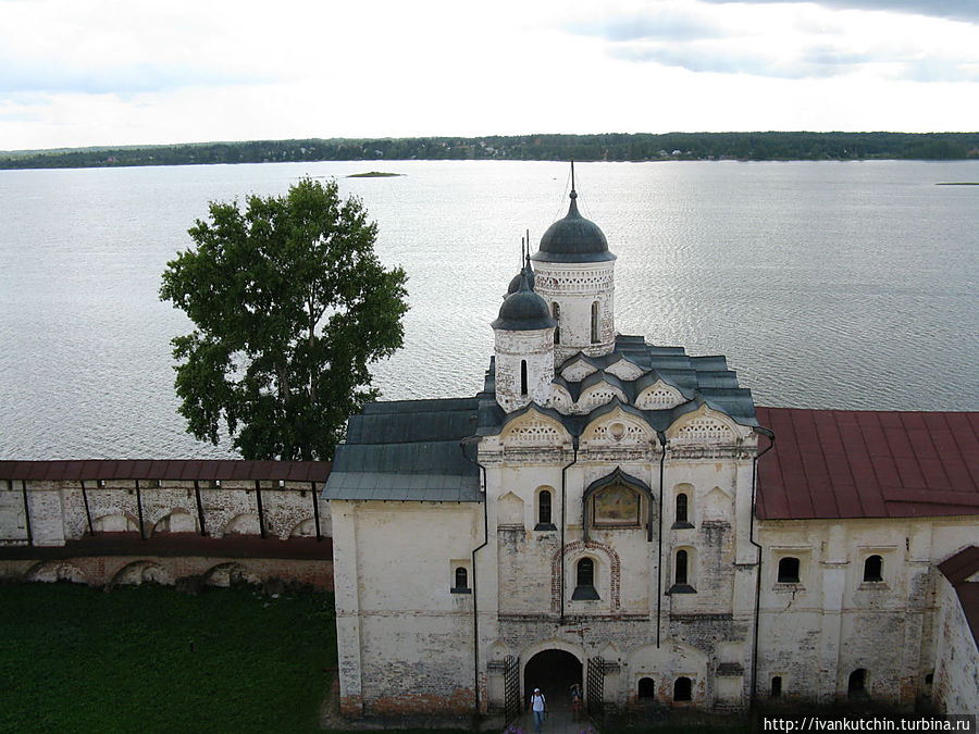 Сиверское озеро с колокольни Успенского собора Кириллов, Россия
