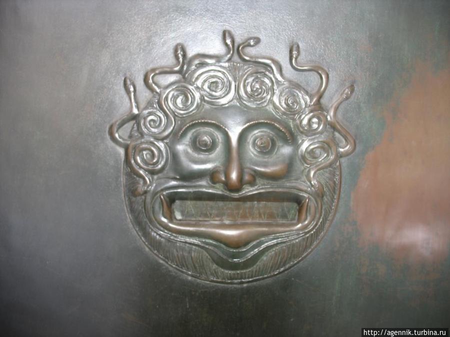 Медуза Горгона, веселенькое украшение Мюнхен, Германия