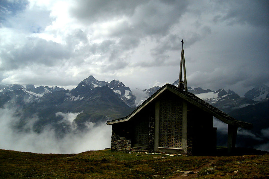 Кирха в горах — фишка Альп и очень здоровская Церматт, Швейцария