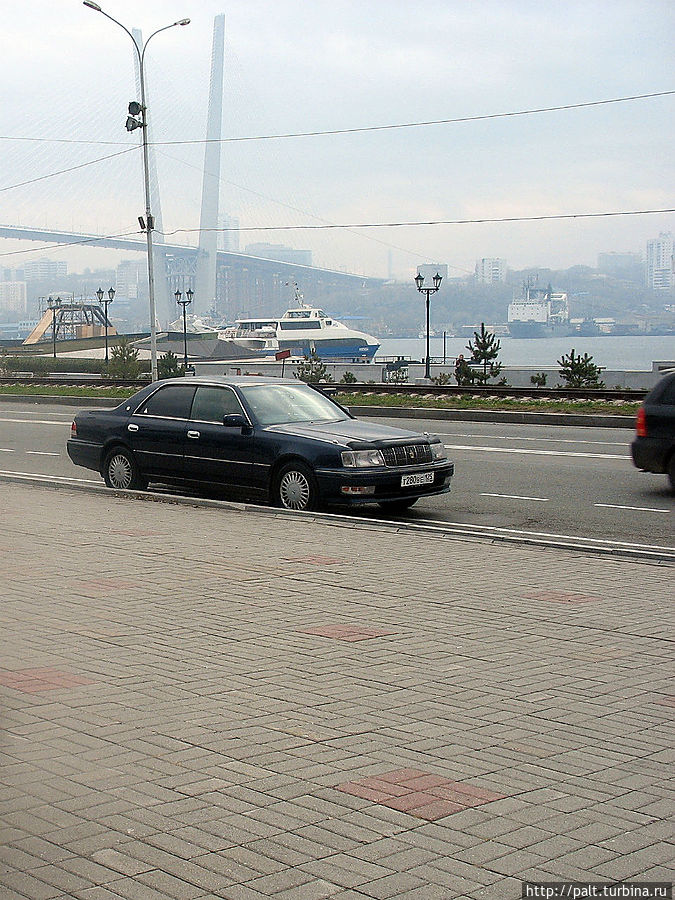А над Золотым Рогом протянулся, соединяя берега наш Мост. А над Золотым Рогом протянулся, соединяя берега наш Мост.
