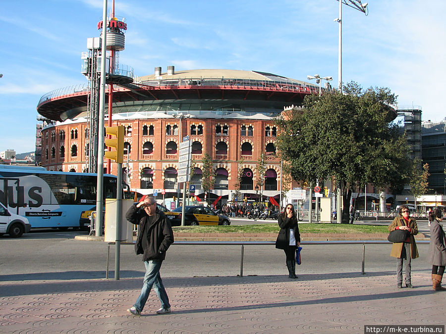 Бывшее здание корриды Барселона, Испания Бывшее здание корриды Барселона, Испания