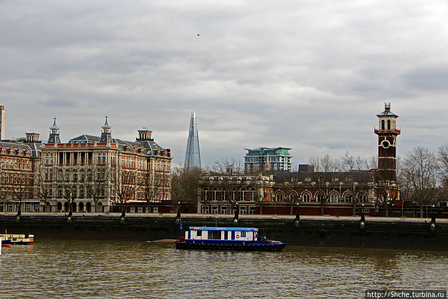 Вдали виден новый небоскеб Осколок Лондон, Великобритания