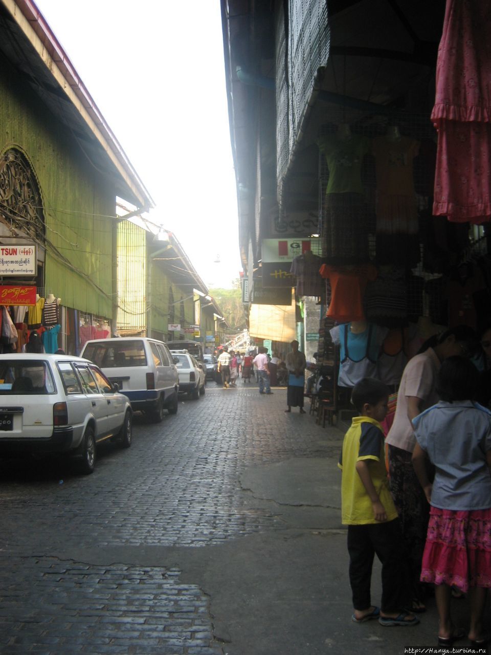 Уличный рынок в Янгуне Янгон, Мьянма