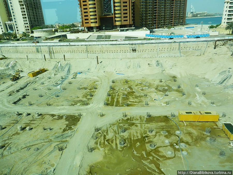 Монорельс на пальме. Ведется строительство нового торгового центра Дубай, ОАЭ
