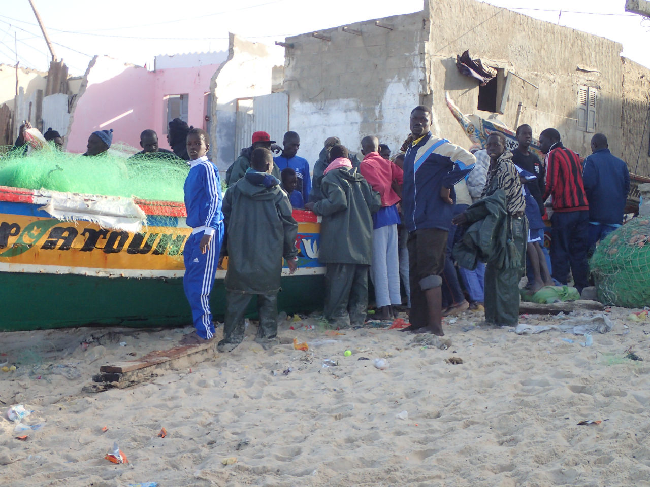 Сен-Луи, осколок колониальной французской архитектуры Сен-Луис, Сенегал Сен-Луи, осколок колониальной французской архитектуры Сен-Луис, Сенегал