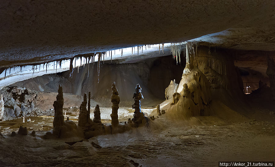 В глубинах Чатыр-Дага Республика Крым, Россия В глубинах Чатыр-Дага Республика Крым, Россия