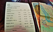 чек был смешной, по нынешним временам, даже при курсе рубля к 80 за евро. вышло где то 1500 в рублях, с учётом алкоголя (две по сто) и чаевых.