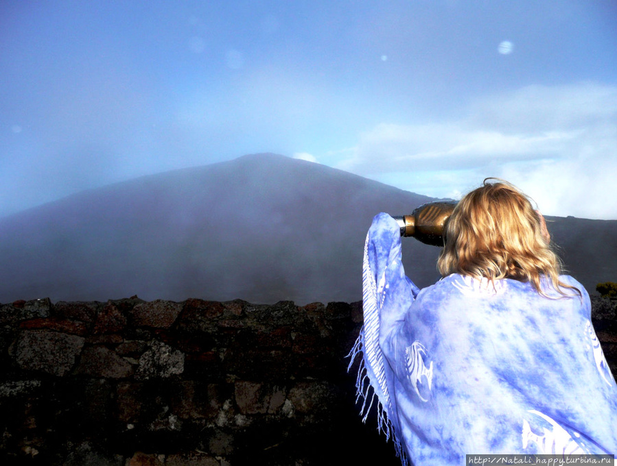 Cтрасти по вулкану Питон де ля Фурнез вулкан (2632м), Реюньон Cтрасти по вулкану Питон де ля Фурнез вулкан (2632м), Реюньон