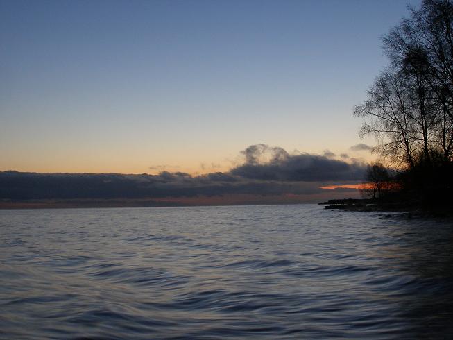 Восход над озером.
