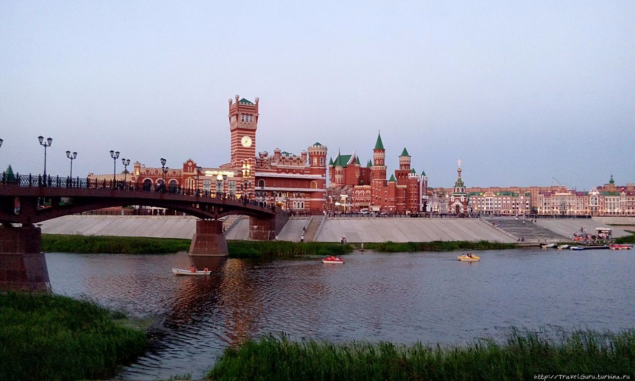 Вид на Патриаршую площадь Йошкар-Ола, Россия Вид на Патриаршую площадь Йошкар-Ола, Россия