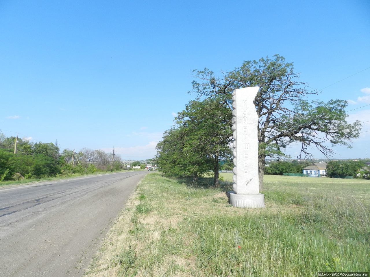 Степь: дороги, поля, курганы, половецкие бабы и монументы Херсонская область, Украина