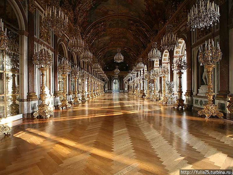 Зеркальный зал дворца