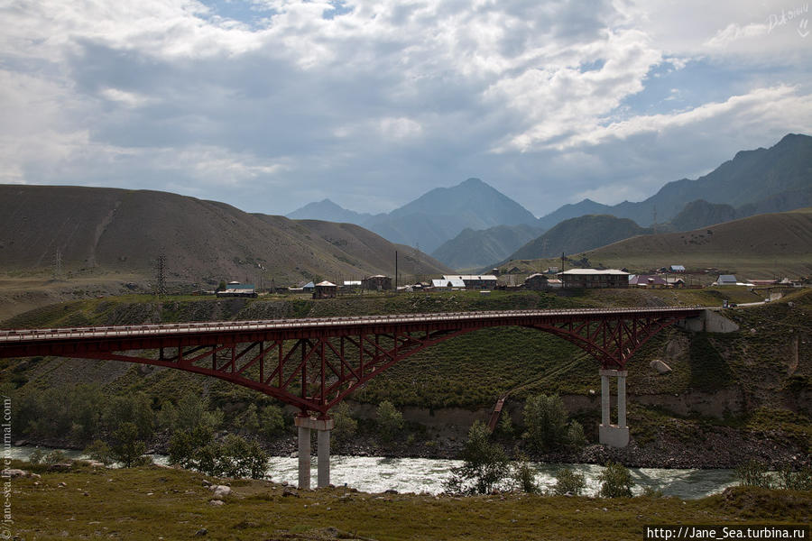 Новый мост в Ине через Катунь Республика Алтай, Россия