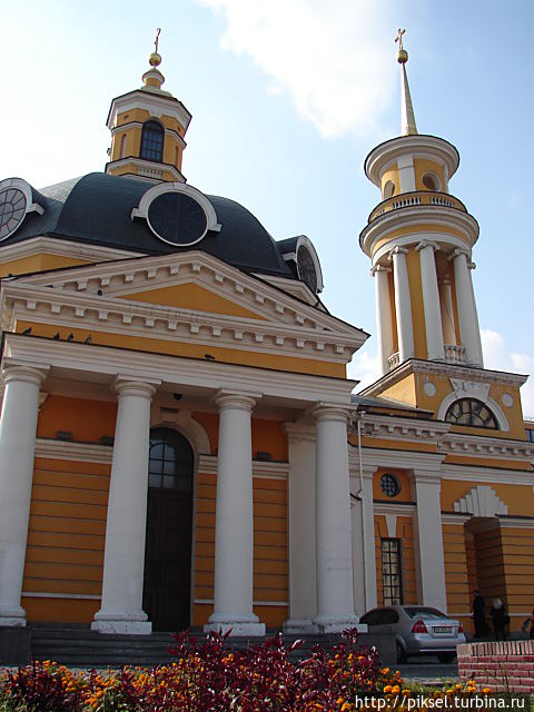 Главный (северный) фасад Рождественской церкви Киев, Украина