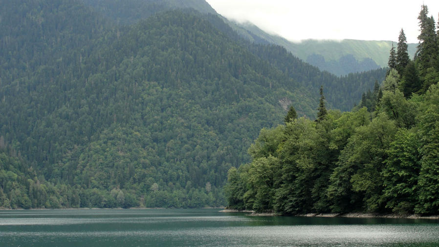 История изумрудного озера Рица и горы Пшегишхва Рица Реликтовый Национальный Парк, Абхазия