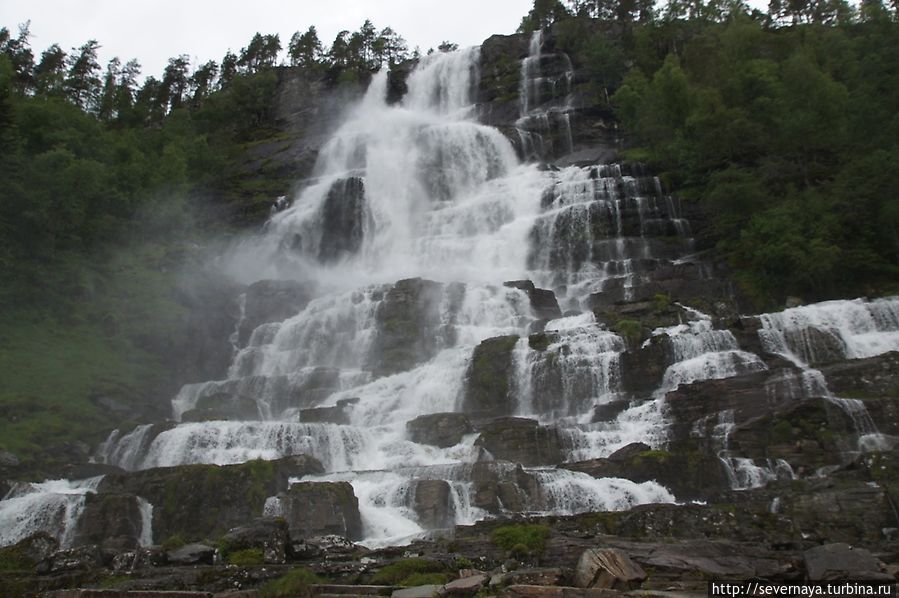 Прогулка по долине Husedalen Лофтхус, Норвегия Прогулка по долине Husedalen Лофтхус, Норвегия