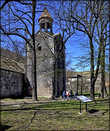 Трехъярусная башнеобразная колокольня (середина XIII в.), возвышающаяся над всеми монастырскими постройками.