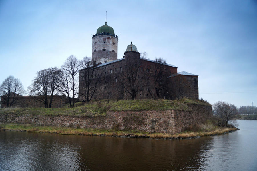 Выборгский замок, мне приятнее называть его шведский замок, основан как крепость в 1293 году. С него начинается история города Wiborg. Выборг, Россия