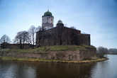 Выборгский замок, мне приятнее называть его шведский замок, основан как крепость в 1293 году. С него начинается история города Wiborg.