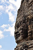 Байон на мой взгляд один из самых красивых храмов из тех, что мы увидели в Камбодже. Огромные, мистически ухмыляющиеся лица то и дело внезапно появляются когда идешь по многочисленным коридорам и уровням храма.