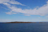 Слева — большой остров Святого Ивана, справа — маленький остров Святого Петра