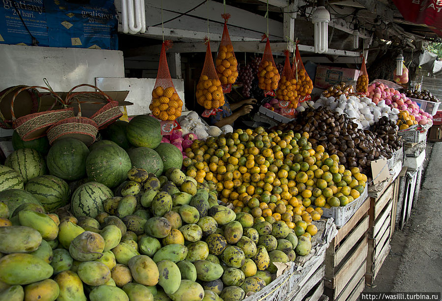 Урожай на придорожном рынке. Урожай на придорожном рынке.