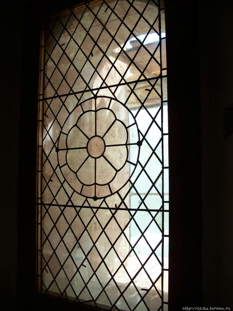 окно в трапезной палате