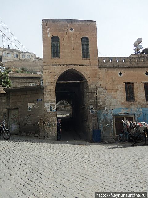 Входные ворота на территорию крепости. Биледжик, Турция