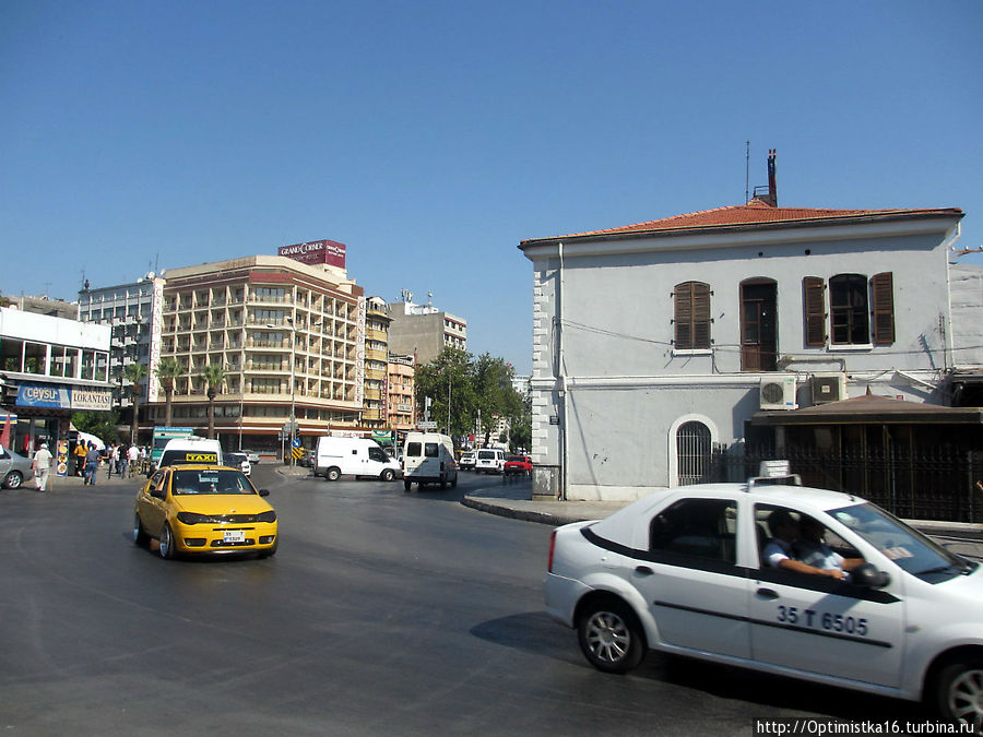 Измир, центр города. Контрасты Измир, Турция