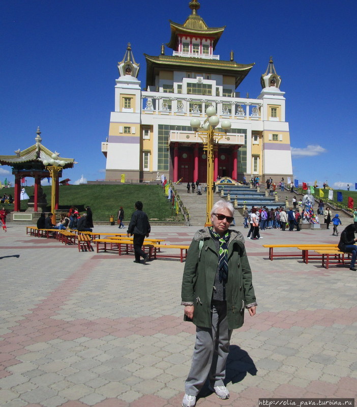 Я на фоне Хурула- буддийского храма  в Элисте Элиста, Россия