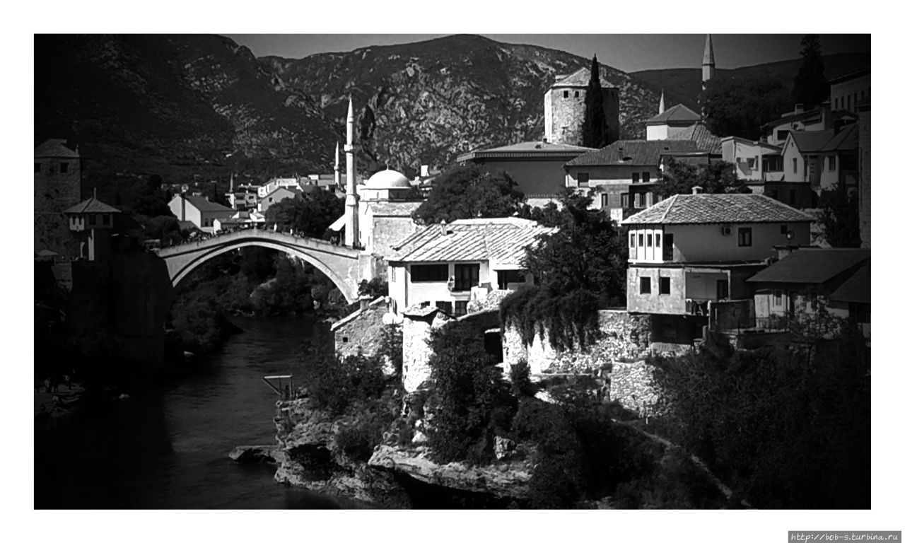 Возводился город в период с 1520 по 1566 года. Назван в честь моста, построенном в 16 веке турками, во времена Османской империи, собственно город и был построен и назначен как охрана моста... Мостар, Босния и Герцеговина